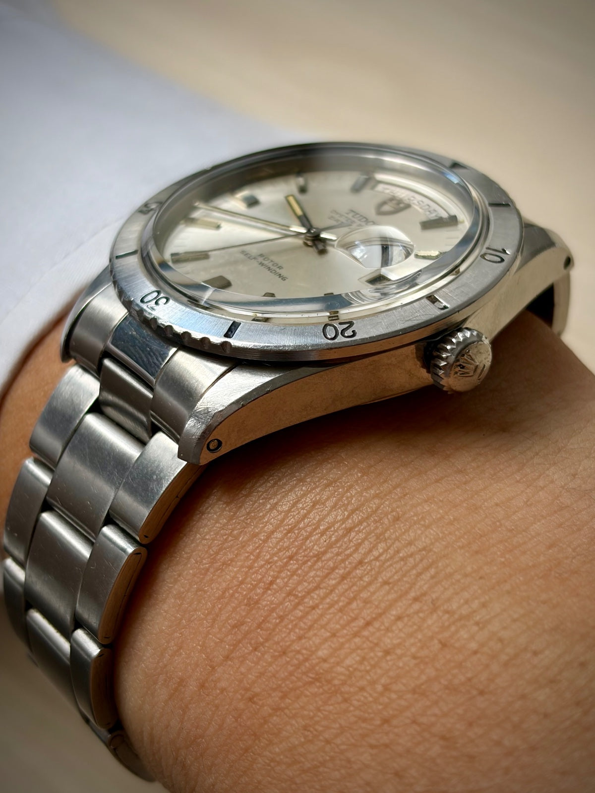 Tudor Date+Day