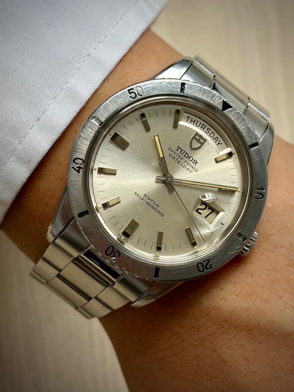 Tudor Date+Day