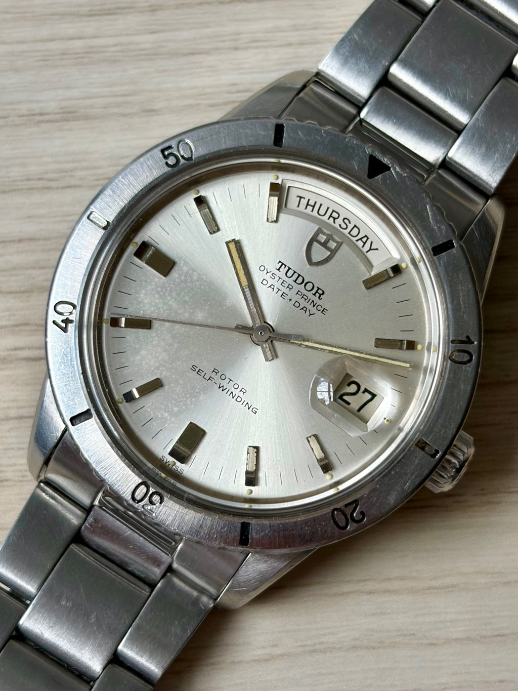 Tudor Date+Day